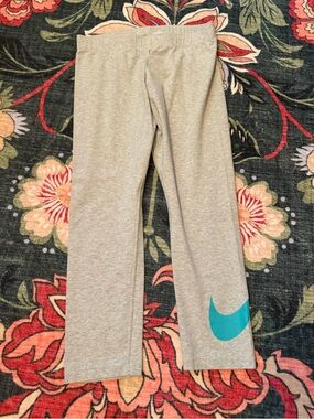 3/$25 🩶 Nike Gray Cropped Leggings Girls XL 12–14/Women XXS XS